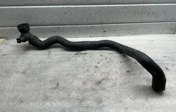 Volkswagen PASSAT B7 Engine coolant pipe/hose 1K0122291
