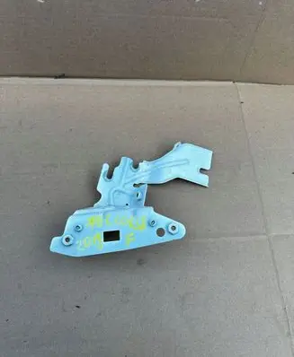 Opel Corsa F Fender mounting bracket 39181718