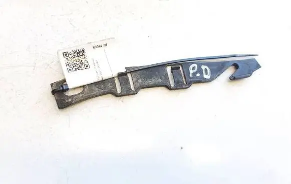 Mercedes-Benz B W245 Front bumper mounting bracket A1698820427