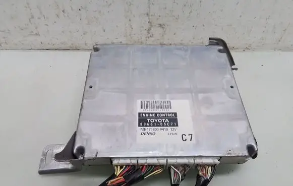 Toyota Avensis T250 Engine control unit/module 8966105C71