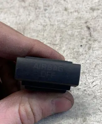 Passenger airbag on/off switch