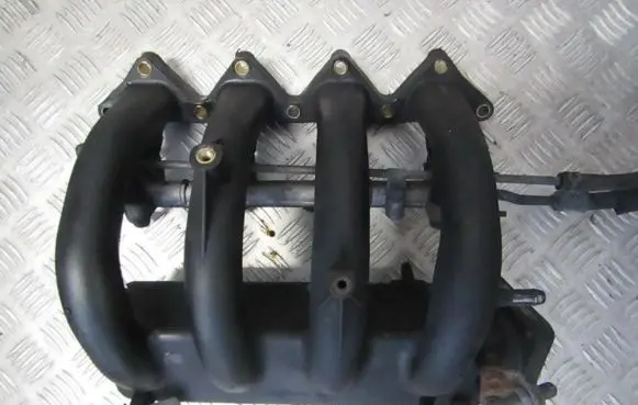 Hyundai Accent Intake manifold