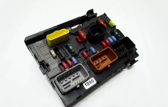 Peugeot 207 Fuse module 9664055480