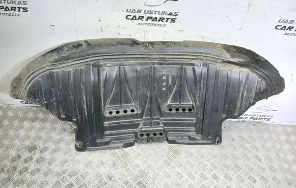 Volkswagen PASSAT B5.5 Engine splash shield/under tray 