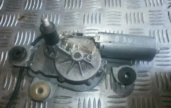 Ford Mondeo MK I Rear window wiper motor 0390201521