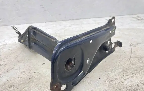 Audi 80 90 B3 Radiator support slam panel bracket 