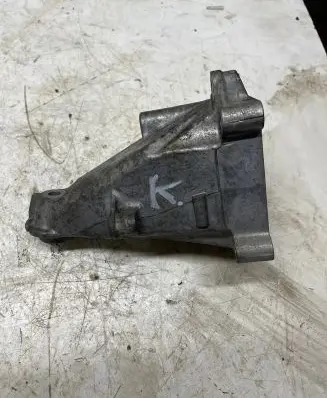 Mercedes-Benz C W204 Engine mounting bracket A2712232704