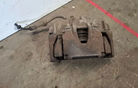 Volvo V60 Front brake caliper 946