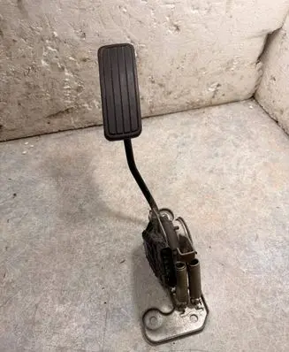 Subaru Legacy Accelerator throttle pedal 36010AG061 1988000181