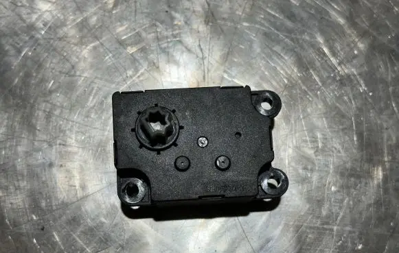 Citroen DS4 Air flap motor/actuator T1006419G 1405121A