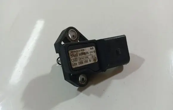 Volkswagen Golf V Air pressure sensor 0281002401