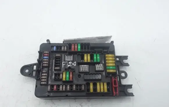 BMW 1 F20 F21 Fuse module 10688710 V8938907001 9389074