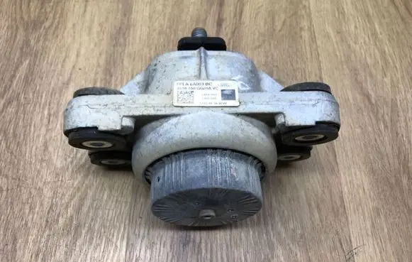 Land Rover Discovery 5 Engine mount bracket FPLA6A003BC