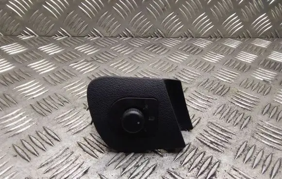 Skoda Octavia Mk1 (1U) Wing mirror switch 1U2867186B