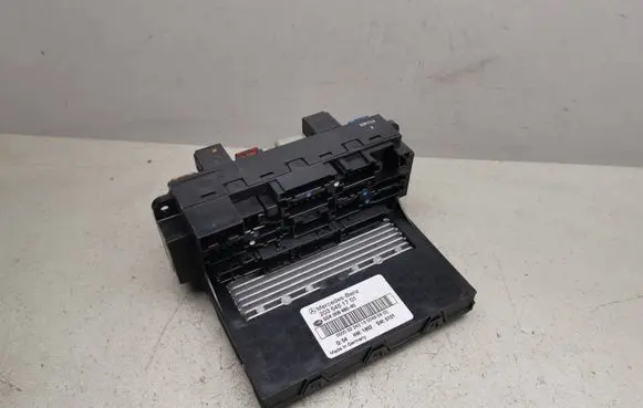 Mercedes-Benz C W203 Fuse module 2035451701