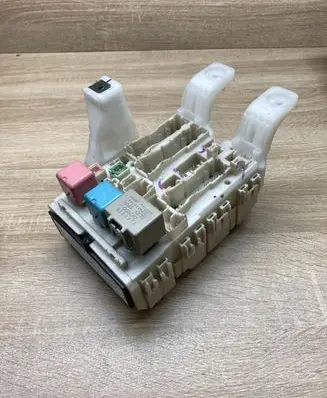 Toyota Prius (XW20) Fuse module 8273047290