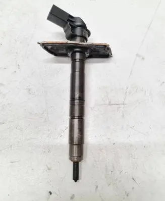 Volkswagen PASSAT B6 Fuel injector 03L130277 0445116