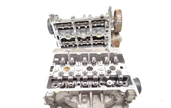 Volkswagen Polo V 6R Engine head 04C103404D 04C103479A