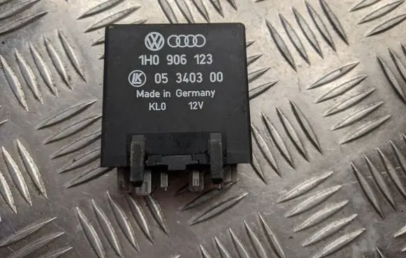 Volkswagen Golf III Other relay 1H0906123