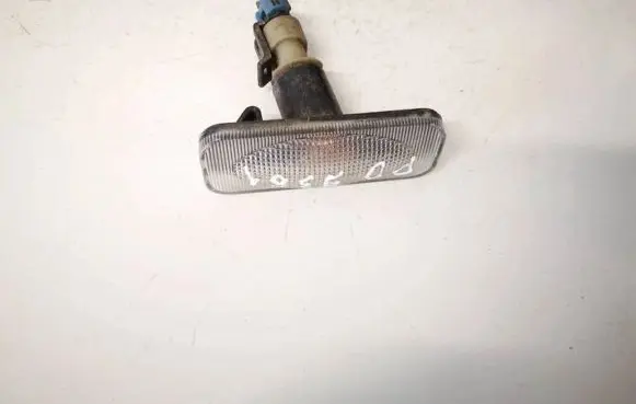 Opel Omega B1 Front fender indicator light 09231167