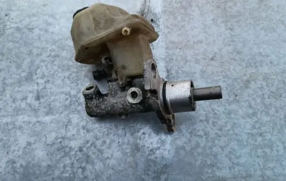 Master brake cylinder