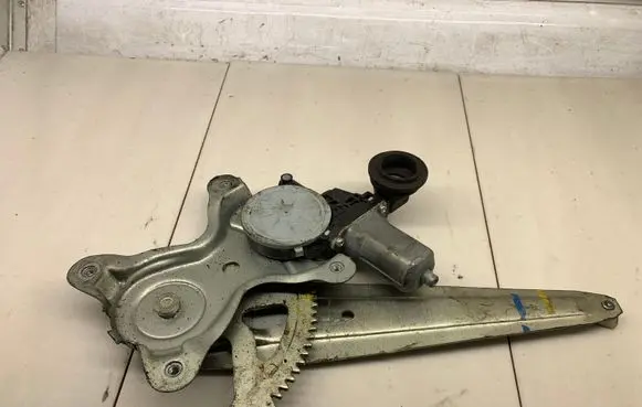 Lexus IS 200-300 Front door window regulator with motor