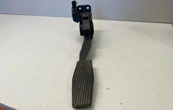 Opel Zafira A Accelerator throttle pedal 90581208AQ 28100423 0281002298