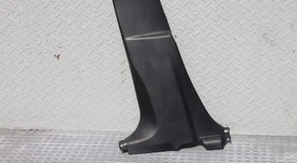 Dashboard glove box trim