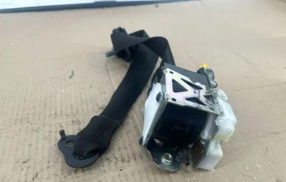 Mercedes-Benz SL R230 Front seatbelt 6122002