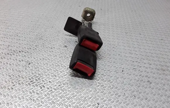 Middle seatbelt buckle (rear)