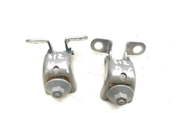 Tailgate/trunk/boot hinge