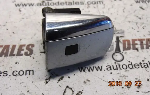 Mercedes-Benz E W210 Front door handle cover 