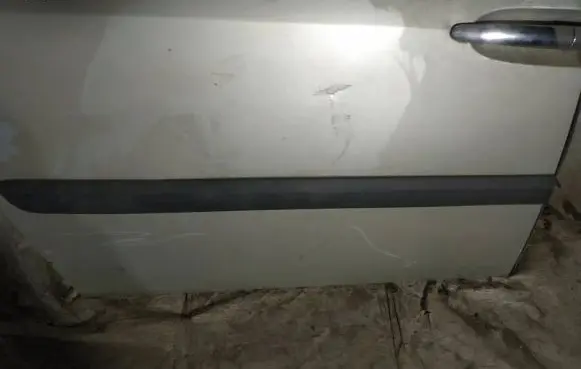 Rear door trim (molding)