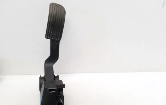 Mercedes-Benz Vito Viano W638 Accelerator throttle pedal A9013000504 0281002337