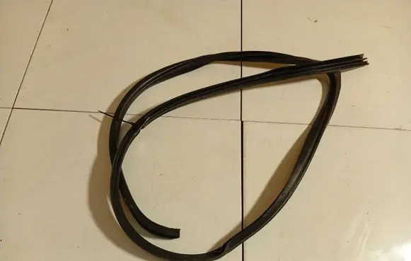 Rubber seal rear door