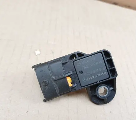 Dodge Nitro Air pressure sensor 0281006076