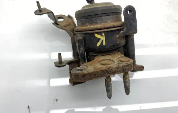 Engine mount bracket
