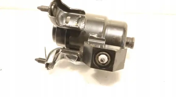 Engine mount vacuum valve