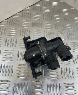 BMW 5 E60 E61 Coolant heater control valve 6920226 1147412174