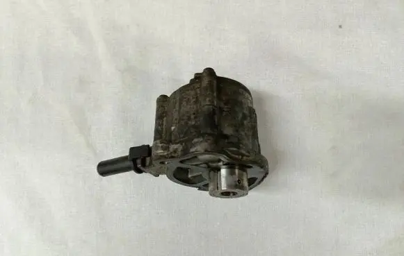 Mercedes-Benz E W212 Vacuum pump A6512300165