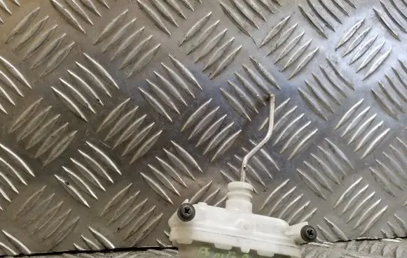 Volkswagen PASSAT B4 Central locking vacuum pump 3A9862159A