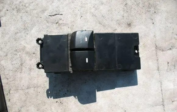 Hyundai i30 Electric window control switch 93570-A6100