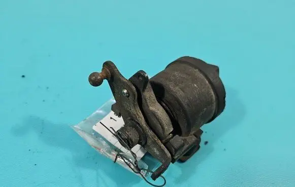 Accelerator throttle pedal