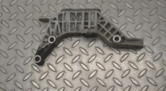 Fiat 500L Engine mounting bracket