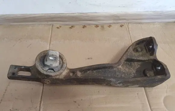 Mercedes-Benz Vito Viano W639 Rear differential mounting bracket A6393530595