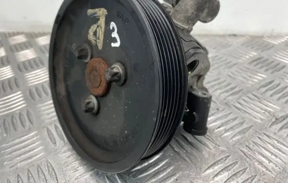 Mercedes-Benz C W203 Power steering pump A0044661301