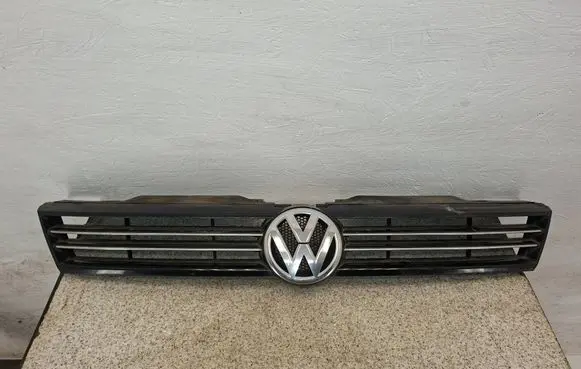 Volkswagen Jetta VI Front grill 5C6853653