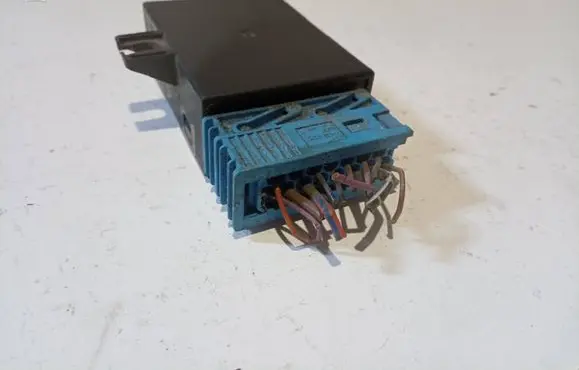 BMW 3 E36 Window wiper relay 61358357068 05012100 110187