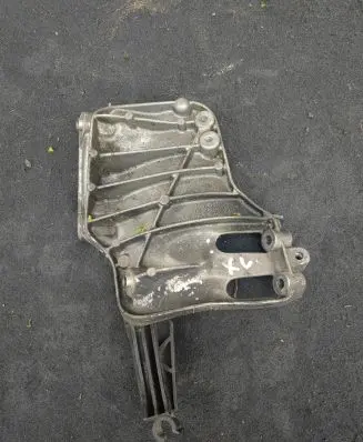 BMW X6 E71 A/C compressor mount bracket 7585167