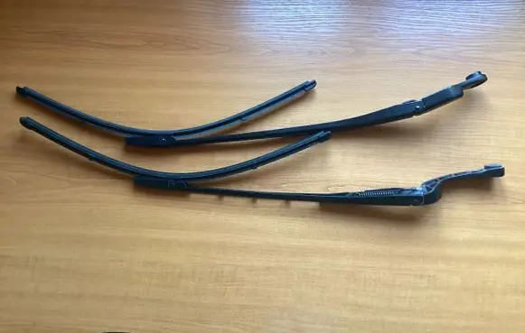 Audi A4 S4 B7 8E 8H Windshield/front glass wiper blade 